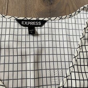 Express women’s silky vneck